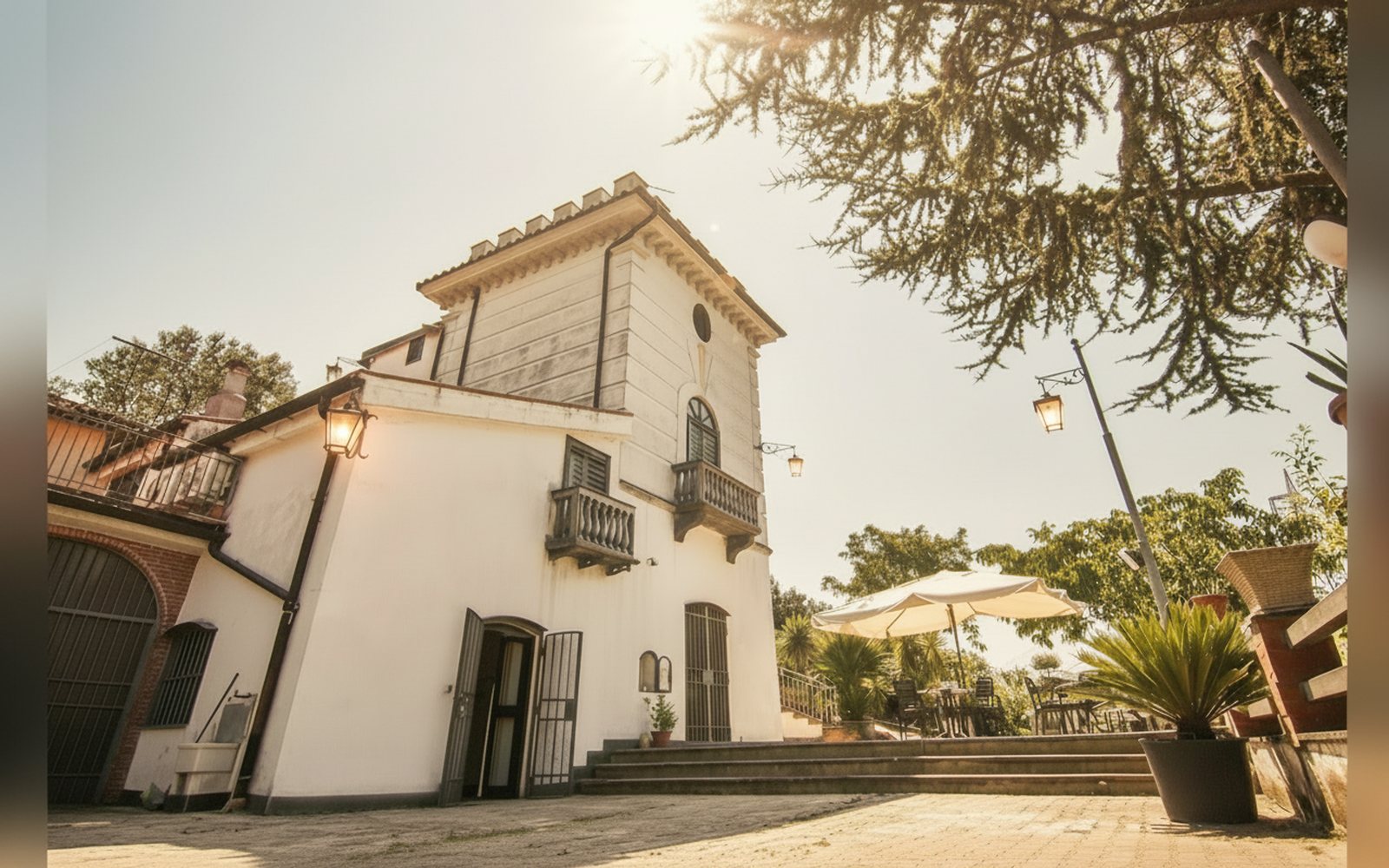 La Torretta bianca — L'ingresso della dimora